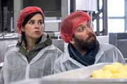 Die Kommissare Dorn (Nora Tschirner) und Lessing (Christian Ulmen) ermitteln in einer Kloßmanufaktur.