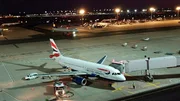 SWR Fernsehen MITTENDRIN - FLUGHAFEN FRANKFURT, am Donnerstag (10.02.22) um 21:00 Uhr. Auf dem Frankfurter Flughafen: eine Maschine wird abgefertigt. © SWR/HR, honorarfrei - Verwendung gemäß der AGB im engen inhaltlichen, redaktionellen Zusammenhang mit genannter SWR-Sendung bei Nennung "Bild: SWR/HR" (S2). SWR Presse/Bildkommunikation, Baden-Baden, Tel: 07221/929-26868, foto@swr.de
