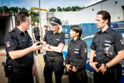 Die Durchsuchung des Firmengeländes der ECOnstant Recycling GmbH nach der gekidnappten Jasmin sowie Joseph und Ephraim Mensah hat nichts gebracht. Hans, Melanie, Alexa und Mattes überlegen fieberhaft, wo sie noch suchen können.