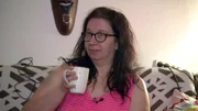 Jenny aus Gelsenkirchen-Horst hat einen Aushilfsjob ergattert und tritt heute ihre erste Frühschicht an.