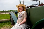 Morgan Turner as Veda Pierce