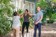 Athena Grant (Angela Bassett, m.), Bobby Nash (Peter Krause, r.)