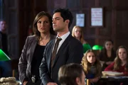 Olivia Benson (Mariska Hargitay) und Nick Amaro (Danny Pino) ermitteln an einer Universität: Ein Mädchen wurde auf einer Verbindungsfeier vergewaltigt. Olivia Benson (Mariska Hargitay) und Nick Amaro (Danny Pino) ermitteln an einer Universität: Ein Mädchen wurde auf einer Verbindungsfeier vergewaltigt.