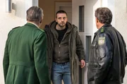 Überrascht stehen Hubert und Girwidz dem ebenfalls perplexem Nils Rehbichler gegenüber.