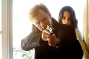 Horatio (David Caruso) wurde von Anna Sivarro (Paula Garces) um Hilfe gebeten, die neben einer Leiche aufgewacht ist.  +++