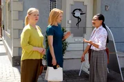 Lien macht Uschi in Anwesenheit von Vera eine Ansage wegen Leon. Von links: Vera (Sybille Waury), Uschi (Silke Popp) und Lien (Nui Nguyen).