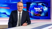 Oliver Welke im Studio.