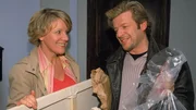 Nikola (Mariele Millowitsch) trifft im Hausflug wieder auf den etwas ungeschickten Zwischenmieter Richard Grönlechner (Roland Koch), einen Künstler. Die beiden sind sich schnell sympathisch...