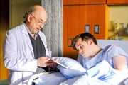 Dr. Aaron Glassman (Richard Schiff, l.), Jeff Williams (Michael Taylor)