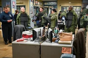 (v.l.n.r.) Scully (Joel McKinnon Miller); Hitchcock (Dirk Blocker); Jake Peralta (Andy Samberg); Amy Santiago (Melissa Fumero); Ray Holt (André Braugher); Rosa Diaz (Stephanie Beatriz)
