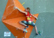 In ihrer Altersklasse gehört die 15-Jährige zu den stärksten in Deutschland â€“ Hannah Meul. Gerade hat sie sich für ihren nächsten großen Boulder-Wettkampf vorbereitet. "pur+" triftt Hannah und begleitet sie zu den Landesmeisterschaften in Nordrhein-Westfalen. Wird sie auch diesmal wieder gewinnen?