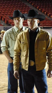 Das CSI-Team untersucht den Tod eines Bullenreiters, der während des WM-Turniers ums Leben gekommen ist. Was wissen die Cowboys Dustin Lightfoot (Brendan Wayne, Enkel von John Wayne) und Ty Murray (spielt sich selbst)? Das CSI-Team untersucht den Tod eines Bullenreiters, der während des WM-Turniers ums Leben gekommen ist. Was wissen die Cowboys Dustin Lightfoot (Brendan Wayne, Enkel von John Wayne) und Ty Murray (spielt sich selbst)?