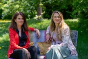 Biologin Jasmina Neudecker (r.) mit der Sexualtherapeutin Heike Melzer (l.) in München
