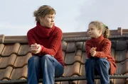 Alex (Wolke Hegenbarth) und die kleine Alex (Julia Scherlitz)