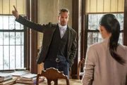 Gemeinsam versuchen sie einen Mörder zu finden: Sherlock Holmes (Jonny Lee Miller, l.) und Joan Watson (Lucy Liu, r.) ...