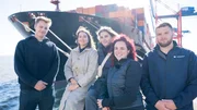 Das Team von 'On Deck', die nautischen Offiziersauszubildenden, auf dem Frachtschiff von links: Ansgar Stark, Gweny Backs, Sofia Spirgatis, Selina Schwarz und Jamie von Bresinski.