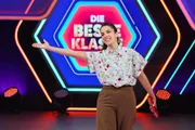 Clarissa präsentiert die zweite Wochenshow.
