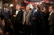 (v.l.n.r.) Terry Jeffords (Terry Crews); Scully (Joel McKinnon Miller); Hitchcock (Dirk Blocker); Ray Holt (André Braugher); Rosa Diaz (Stephanie Beatriz); Charles Boyce (Joe Lo Truglio)