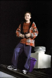 Malcolm mittendrin "Halloween mal anders". Im Bild: Malcolm (Frankie Muniz) freut sich schon auf sein nächstes Opfer.