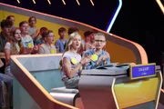 Die Klasse 7s vom Werner-Heisenberg-Gymnasium aus Riesa mit den Spielekindern Lisa und Kurt.