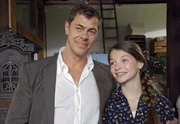 Dr. Christoph Lentz (Sven Martinek) mit Tochter Rebecca (Elisabeth Böhm).