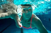 SÜDWESTRUNDFUNK Being Franziska van Almsick Schwimmerin Franziska van Almsick unter Wasser
