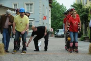 Pfarrer Kurz (Hans Stadlbauer) und Uschi Guggenmoser (Silke Popp).