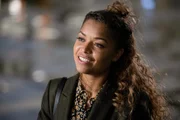 Dr. Claire Browne (Antonia Thomas)
