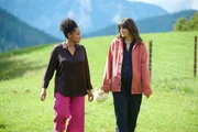 Endlich vertraut Bianca Leitner (Eva Bay, r.) ihrer Freundin Selma Asare (Vanessa Rottenburg, l.) ihre Alkoholabhängigkeit an.