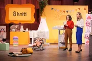 Manuela Miller-Feigl (l.) und Franziska Nowak präsentieren die nachhaltige Textilwindel kniti. Sie erhoffen sich ein Investment von 400.000 Euro für 10 Prozent der Firmenanteile.