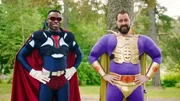 Thunderbolt (Olli Wermskog, rechts) hat mit SuperDuper (Sondre Mulongo Nystrøm, links) einen waschechten Superstar unter den Helden an die Academy eingeladen.