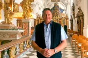 Axel Bulthaupt in der Stiftskirche Mariä Himmelfahrt. Die Stiftskirche ist das Zentrum der Zisterzienser Abtei Stams.