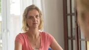 Auch Haushälterin Jule Steinmetz (Florentine Schara) macht sich verdächtig. Denn kurz zuvor ist sie von Hendrick Voss entlassen worden. Und das, obwohl sie schwer verliebt in ihren Chef ist. Sogar ihren Freund hat sie für Voss verlassen. War es am Ende gar kein Zufall, dass sie während der Explosion in Sicherheit gewesen ist?