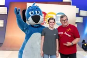 Für Kamerakind Laura (M.) war der Tag im Studio eine tolle Erfahrung. Piet Flosse (l.) und Elton (r.) freuen sich mit ihr.