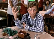 Malcolm (Frankie Muniz) läßt den Abend im Restaurant Revue passieren.