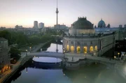 Blick auf die Berliner Museumsinsel mit dem Bode-Museum