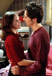 Zwischen J.D. (Zach Braff, r.) und Alex (Elizabeth Bogush , l.) wird es langsam ernst, es ist nur noch eine Frage der Zeit, bis die beiden miteinander im Bett landen ...
