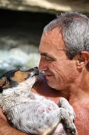 Titti (r.) und Carmelo, der Jack Russell.