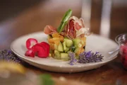 Melonentartar mit Zucchini, Gurke und Avocado