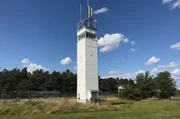 Ehemaliges Grenzgebiet US-Stützpunkt „Point Alpha" - Überwachungsturm im Hintergrund "Point Alpha"