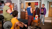 Adam Goldberg (Sean Giambrone, r.)