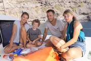 Die Familie ist vor der Insel Fogo, die zu den Kapverden gehört, auf ihrem Katamaran, mit dem sie den Atlantik überqueren wollen. Von links: Mutter Natalie, Sohn Jonas, Vater Moritz und Tochter Sophie