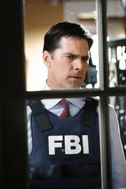 In Bristol, Virginia, werden immer in derselben Straße junge blonde Frauen tot aufgefunden, die missbraucht und gefoltert wurden. Hotch (Thomas Gibson) und sein Team beginnen sofort mit den Ermittlungen ...