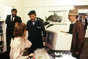 (v.li.): Götz Kauffmann (Herr Radetzky), Birgit Machalissa (Frl. Marlene), Kurt Sowinetz (Nowak), Regisseur Otto Anton Eder.