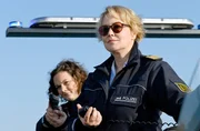 Schaffen es Julia Demmler (Wendy Güntensperger, l.), und Nele Fehrenbach (Floriane Daniel, r.) einen weiteren Mordanschlag zu verhindern?