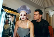 Für das Model Alexandra hat sich ihr Traum erfüllt: endlich hat sie den Kosmetikvertrag in Paris. Doch ihre Krankheit trübt die Freude.
