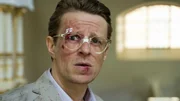 Starautor Nikolai Wagner (Alexander Scheer) stolpert reichlich lädiert in die Apokalypse.