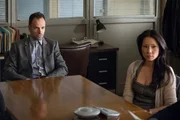 Enthüllen die Identität eines Serienkillers: Sherlock Holmes (Jonny Lee Miller, l.) und Joan Watson (Lucy Liu, r.) ...