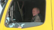 Harald löst das Geschenk von Silvia zum elften Jahrestag ein - eine Fahrt im Lkw.