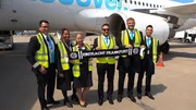 Eine der vielen Crews die die 40 Sonderflüge ab Frankfurt betreuten. Mehr als 7000 Fans konnten so nach Spanien fliegen.